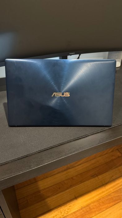 Asus Zenbook — i7 / 16GB RAM / 1TB SSD