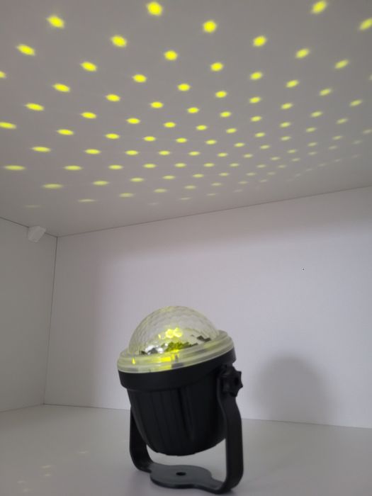Lampa RGB na baterie.