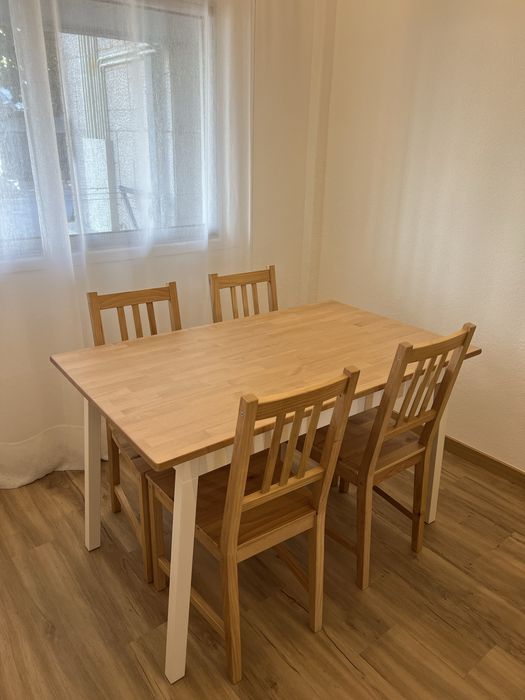 Mesa de Jantar c/ 4 Cadeiras (PINNTORP, Ikea)