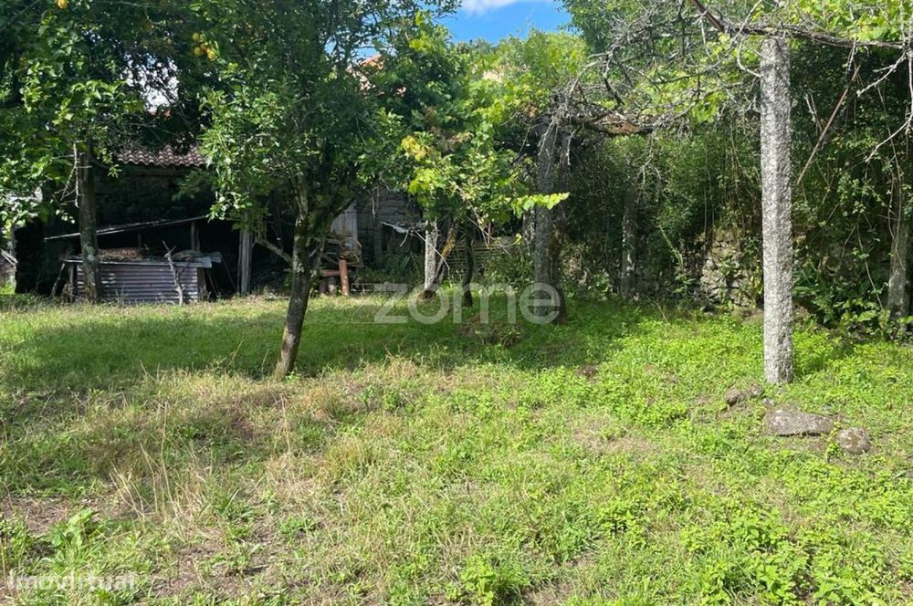 Moradia em ruinas T5 em terreno de 269 m2, em Britelo, Ponte da Barca