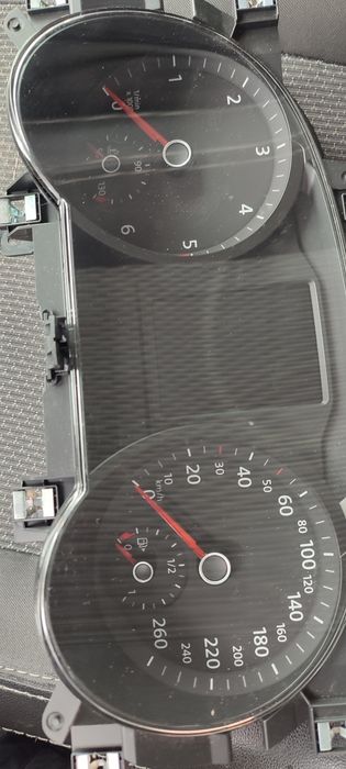 Панель приладів Passat B8