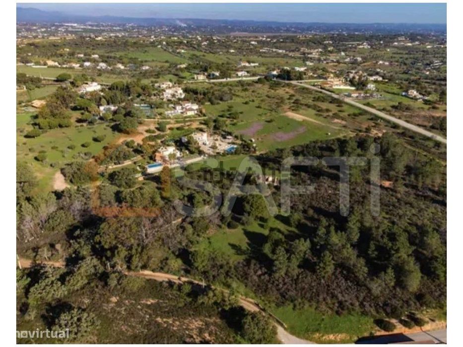 Caramujeira Plot in Lagoa for Residential Construction Near Marinha Beach...