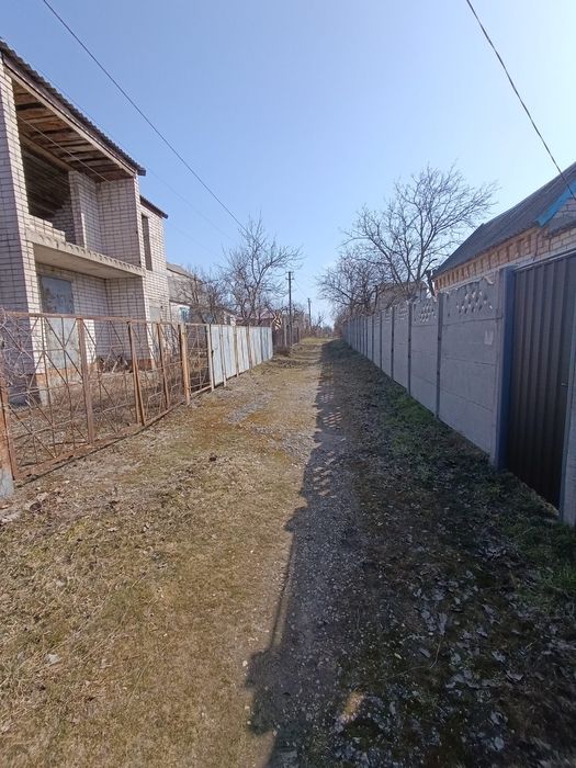 Продам дачу в городской черте. 5,5 соток+ недострой. Левый берег.