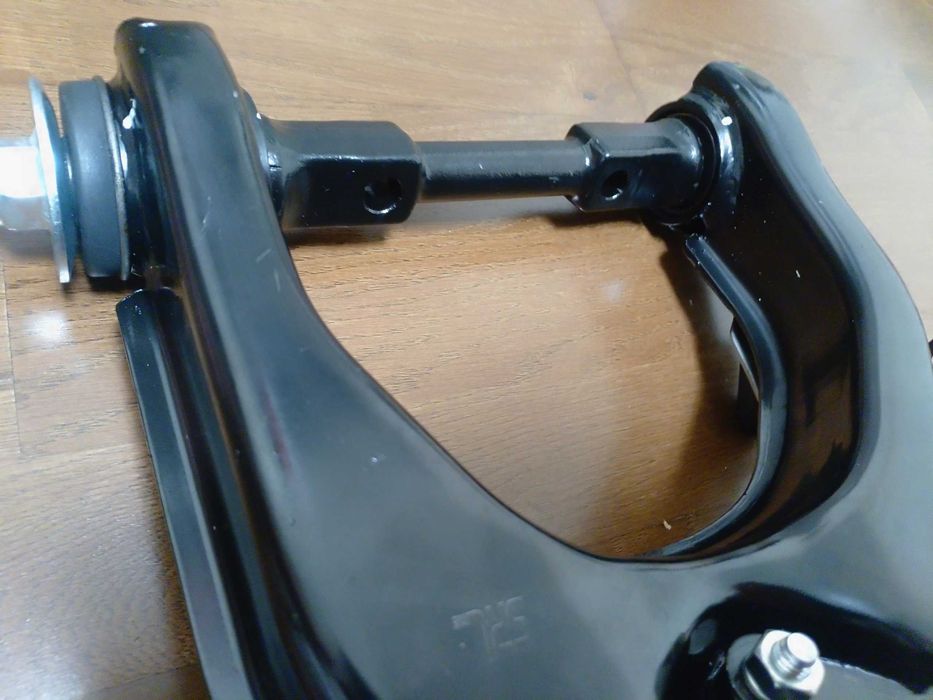 Важелі підвіски передній верхній/нижній таракан