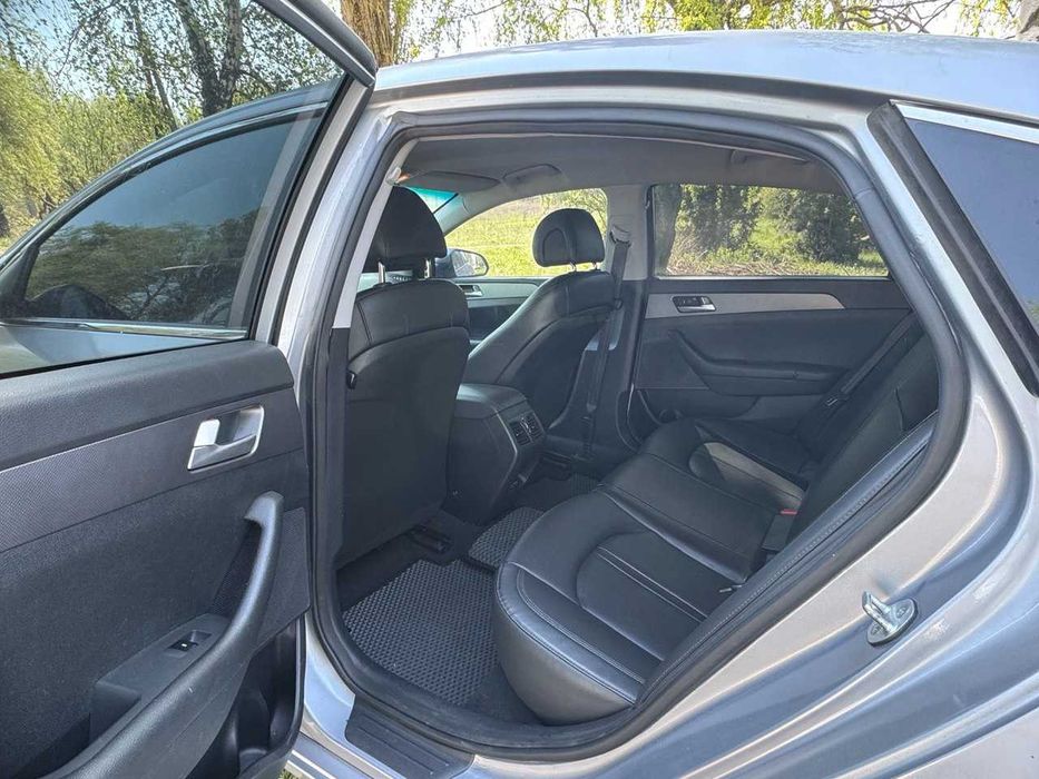 Оренда автомобіля Hyundai Sonata