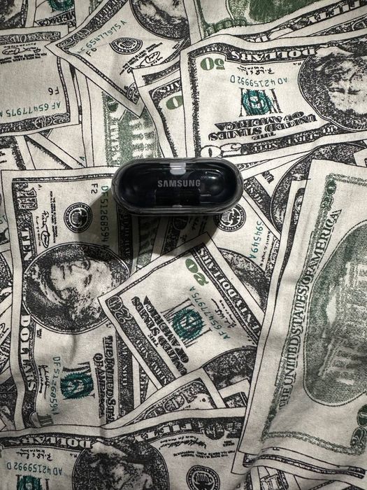 Продам бездротові  навушники Samsung Galaxy Buds3 FE