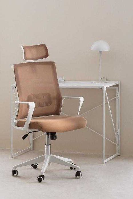 Krzesło biurowe na kółkach z podłokietnikami