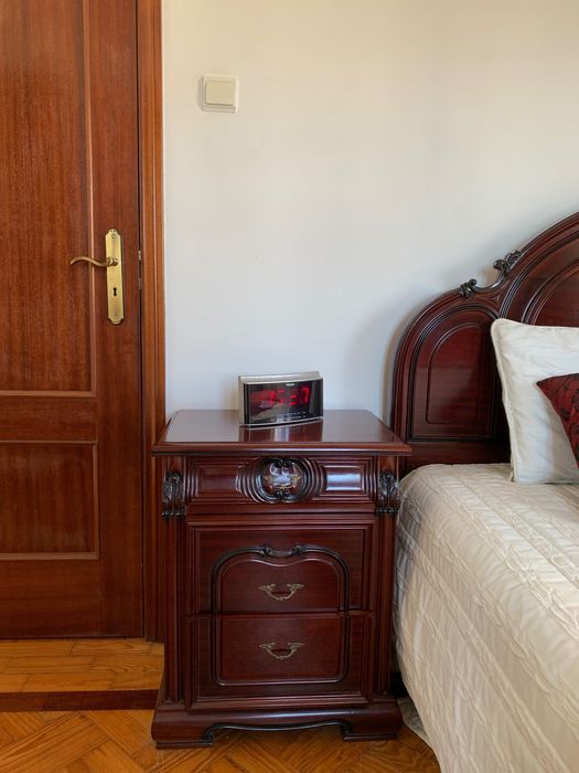 Quarto completo em madeira maciça – estilo clássico intemporal