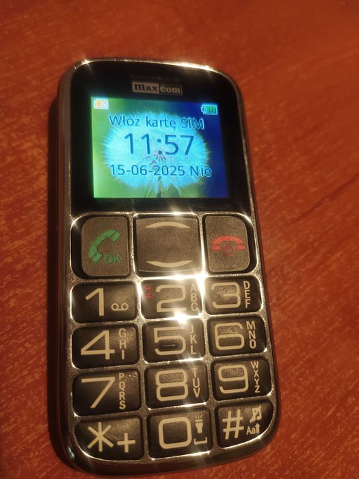 Piekny telefon komórkowy dla seniora z przyciskiem SOS MaxCom