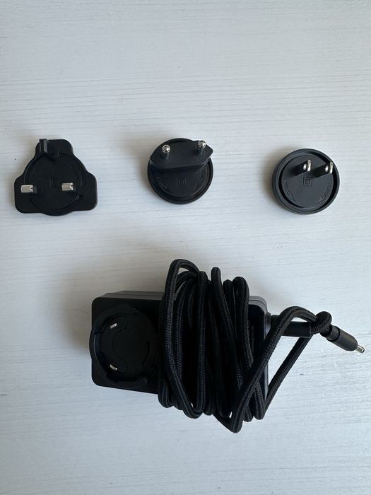 Ładowarka bezprzewodowa do Iphone i Airpods - Nomad Base Station Hub