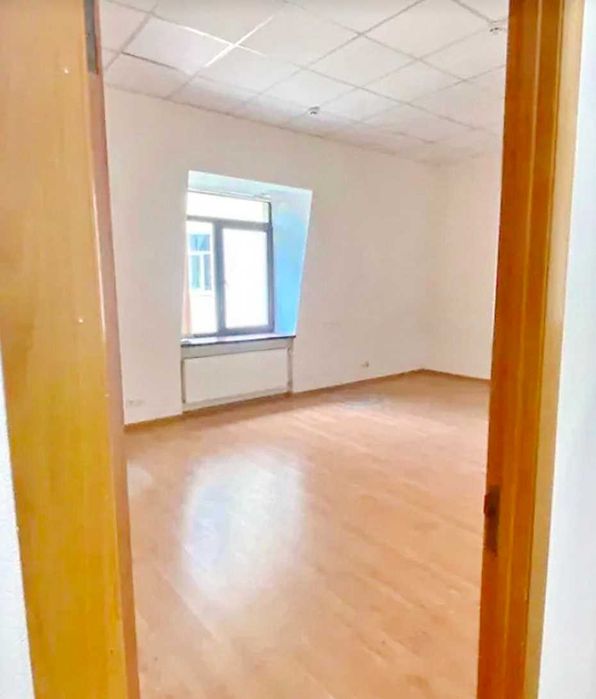 Без%! Софиевская, офис с ремонтом,  парковка, метро пл.Независимости-5мин