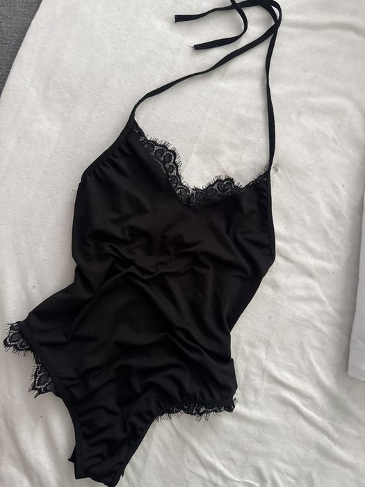 Piekne body z falbanja wiazane na plecach seksi