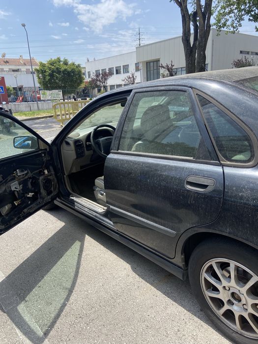 Volvo S40 avariado