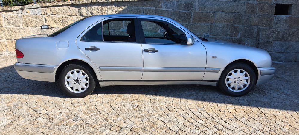 Mercedes E220 Diesel  1996