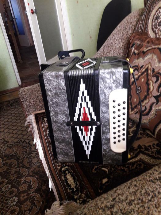 Продам Тульскую гармонь  3-4  голосую