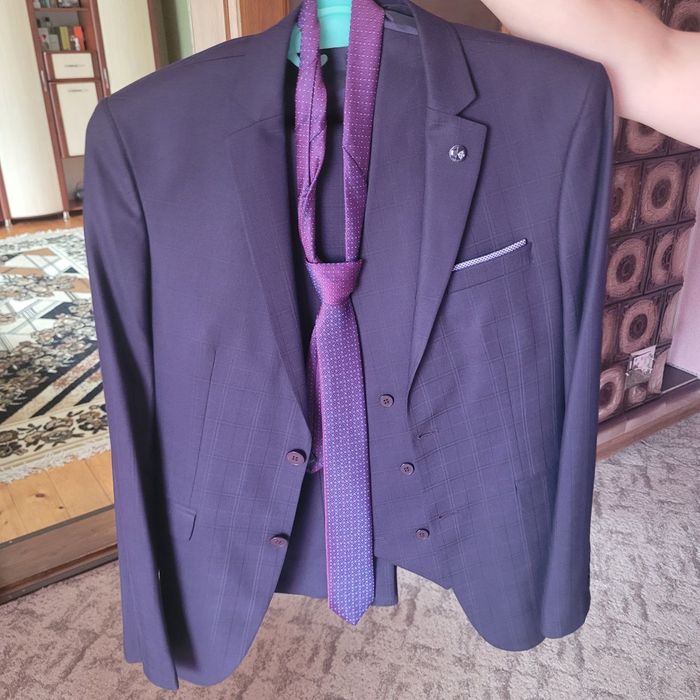 Чоловічий костюм трійка