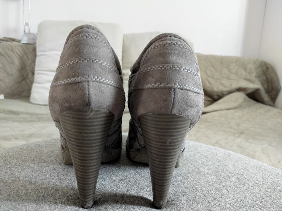 Buty 39 , adidas na szpilce