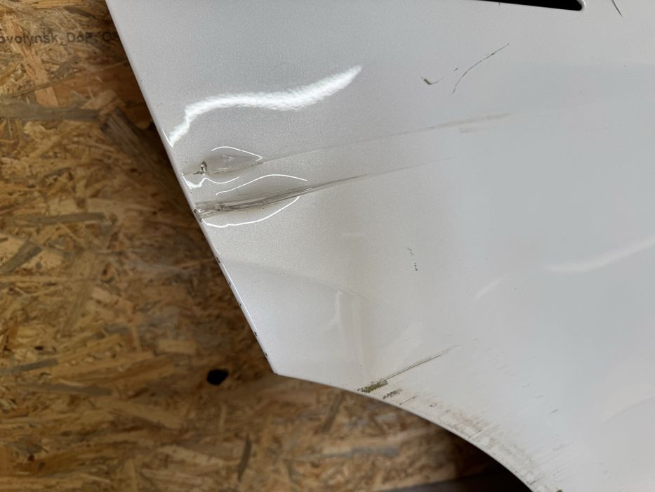 Tesla Model Y двері праві