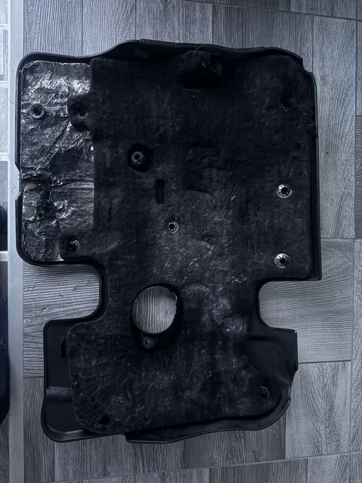 Кришка двигуна Ford Focus 1.6дизель