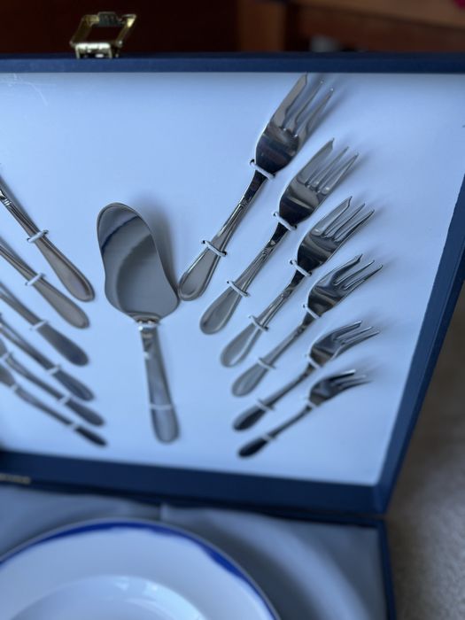 Prato Vista Alegre e talheres de sobremesa