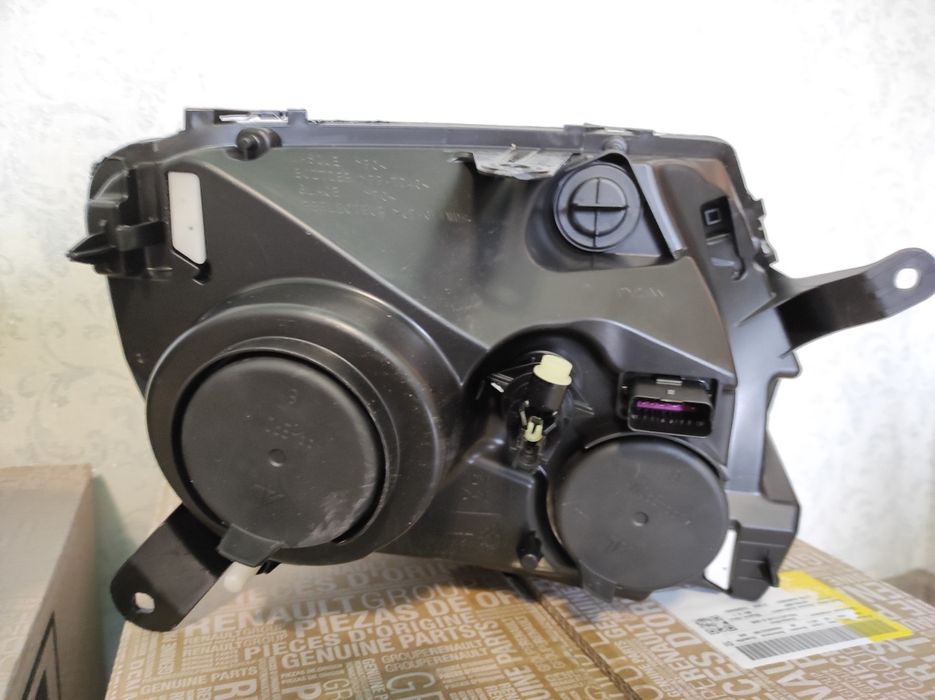 Фара Фари Фары Рено Дачія Дастер Duster 260605370R 260103738R
