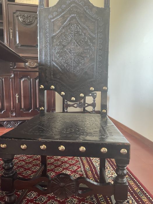 Sala de Jantar Completa – Madeira Maciça – 6 Cadeiras + Aparador