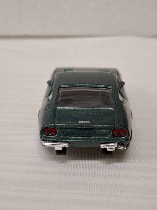 Ferrari 365 Gtb4 1:43 Bburago