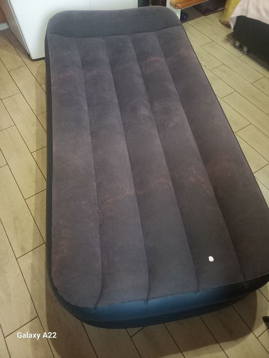 Продам самонадувную кровать интекс