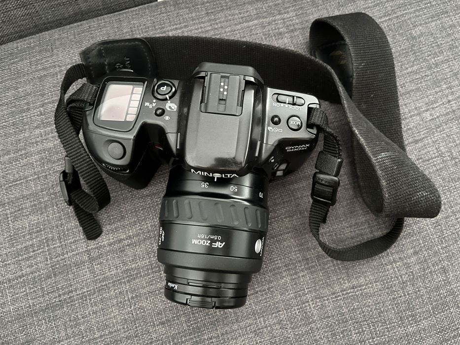 Minolta Dynax 500si + Lente AF Zoom 35-70mm f/4 + Estojo Original