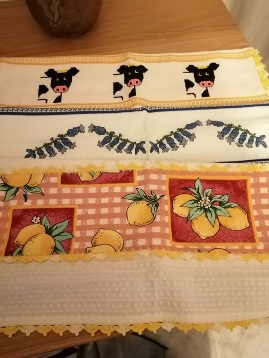 Kitchen Towels or Trays64584973907843122