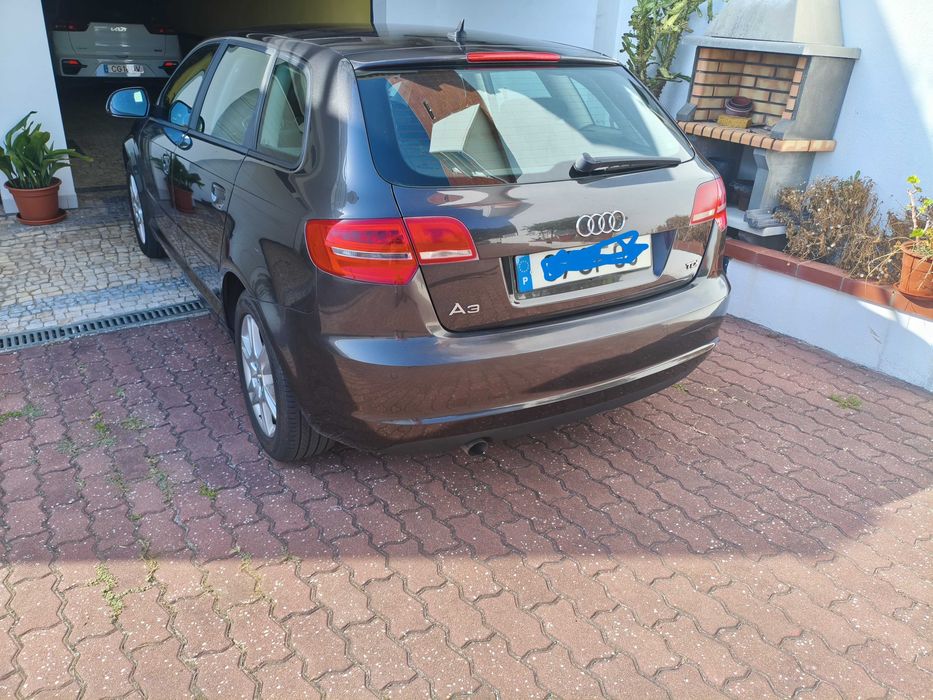 Carro Audi usado em bom estado