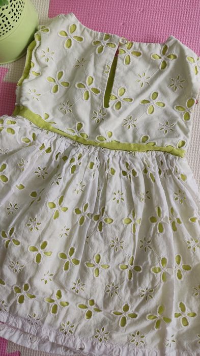 Gap sukienka biała koronka i seledynowa 92 98 lato