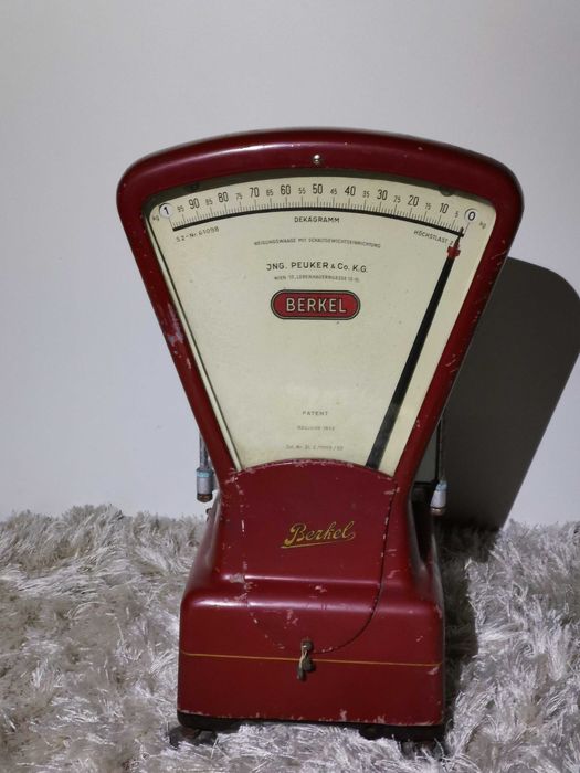 Waga sklepowa uchylna