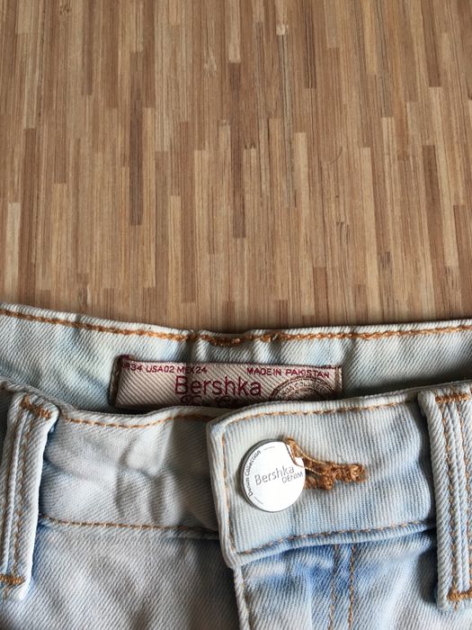 Jeansy z wysokim stanem Bershka r. 34