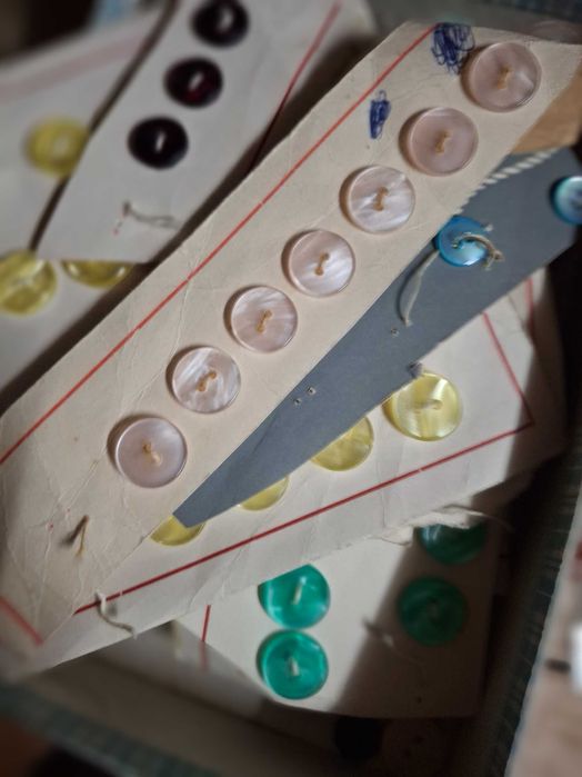 Lote 2: ~11kg de Botões de costura Vintage, novos