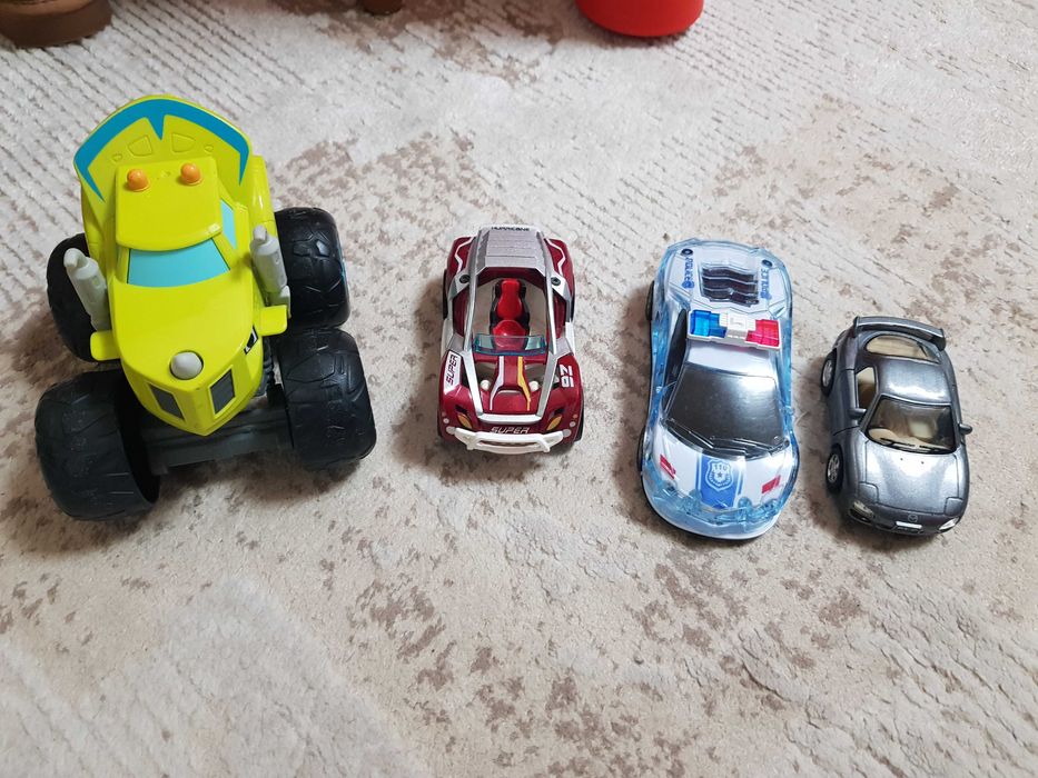Машинки іграшки.