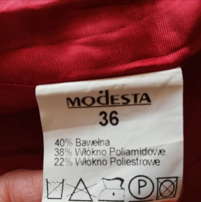 Krótki żakiet elegancki marynarka wdzianko lśniący materiał malinowy