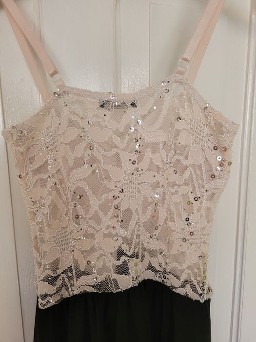 Elegancka, asymetryczna sukienka