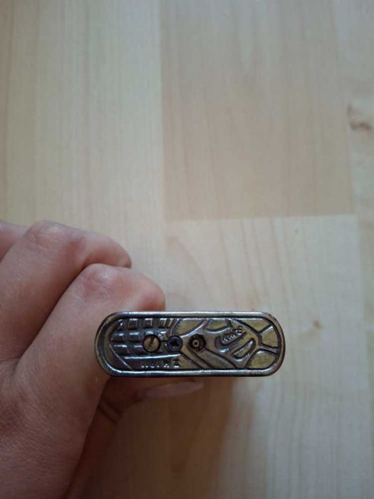 Isqueiro de Coleção Vintage "Bota e Bola de Futebol" (Inutilizável/Sem Gás)
