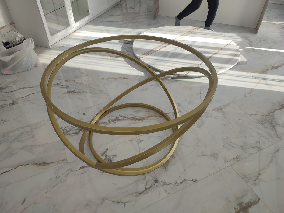 Ножи для стола, опора для столешницы