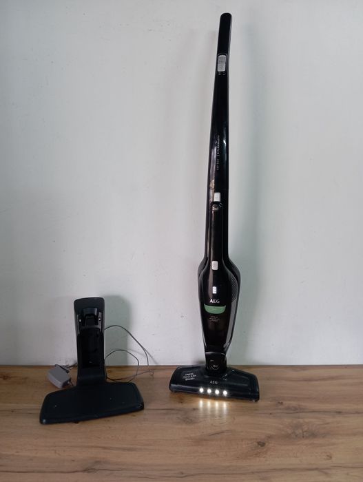 Пилосос акумуляторний 2 в 1 AEG (Electrolux) пилососи