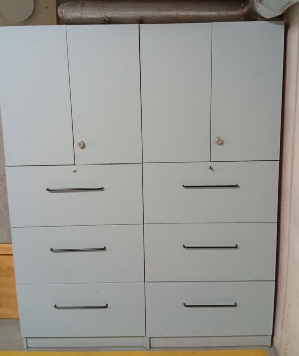 Jedna szara szafa z garażu za darmo