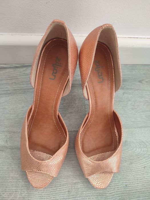 Sandálias Zilian novas tamanho 39