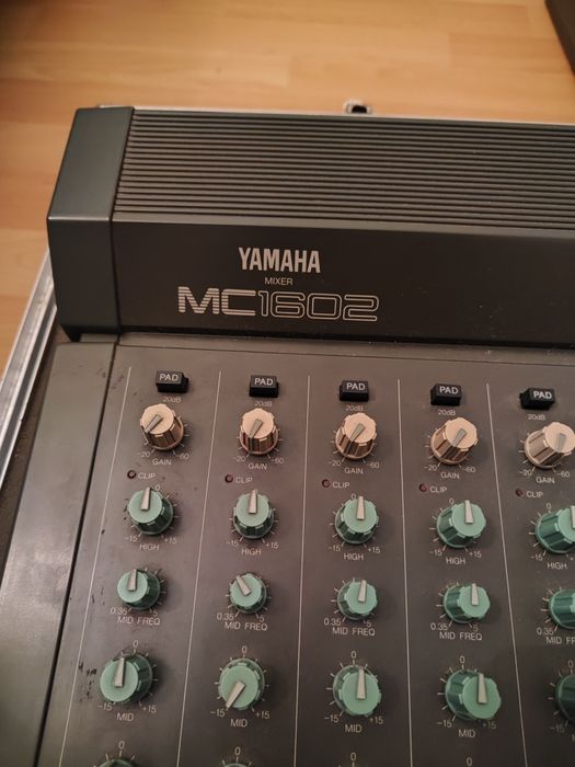 Mesa Mistura YAMAHA MC1602