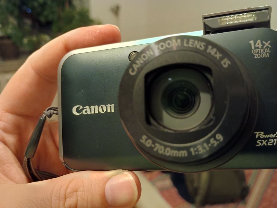 Aparat Canon PowerShot SX210 IS plus etui gratis