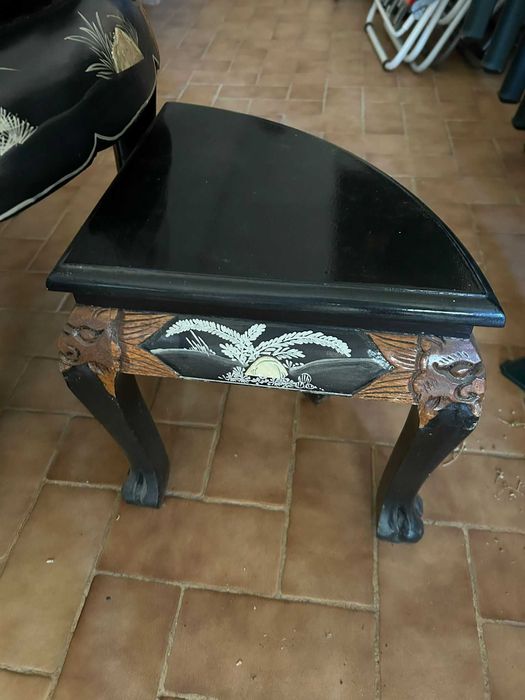 Mesa redonda em Madre pérola com figuras chinesas