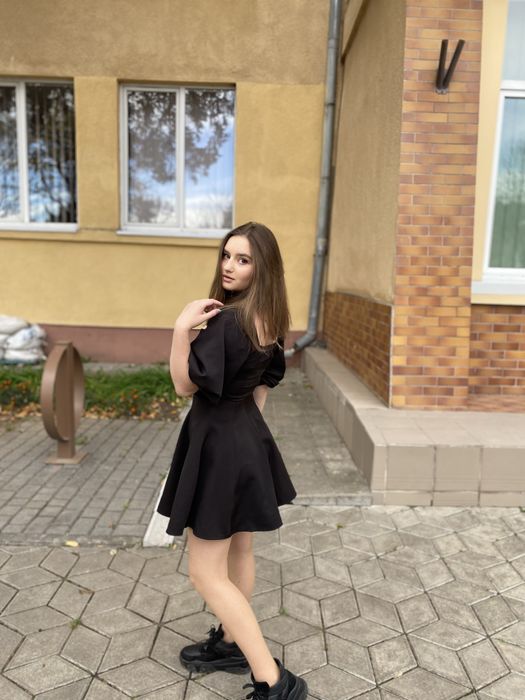 Чорна випускна сукня