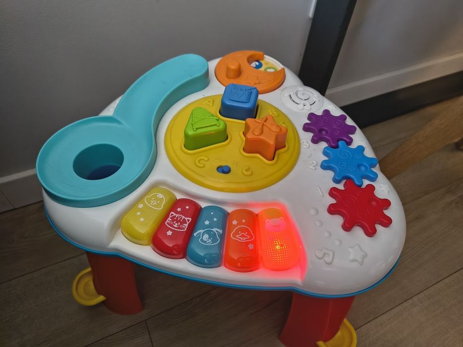 Stolik edukacyjny multimedialny