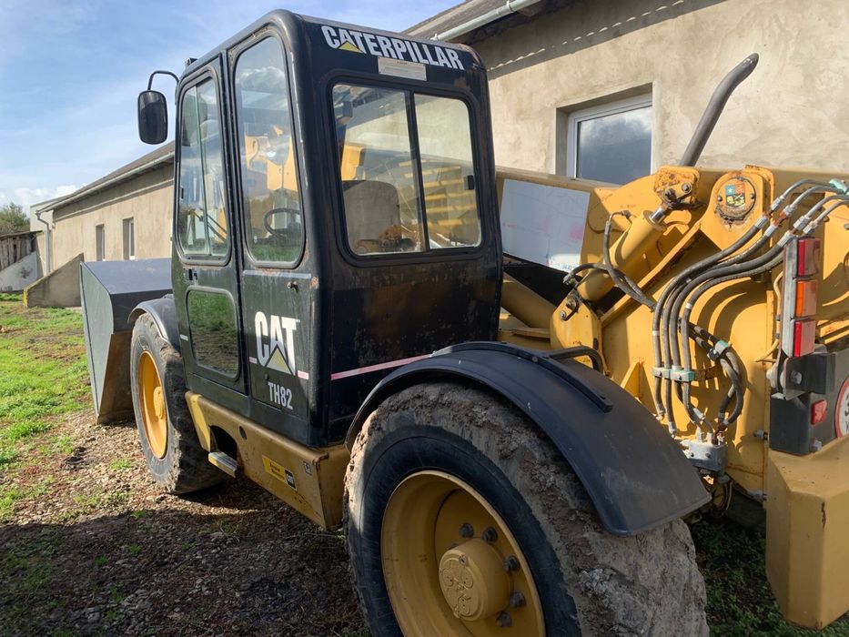Телескопічний навантажувач cat th 82