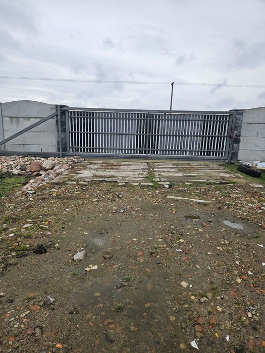 Wynajmę budynek i plac